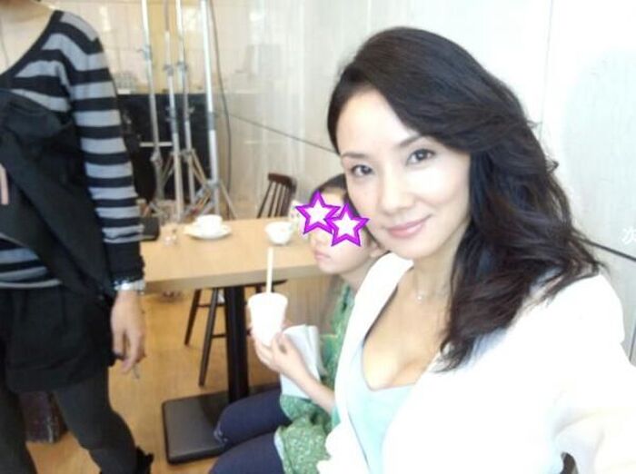 50 chest chira, milk shaking GIF and panchira images of Yoshida Sheep (46) 14th image