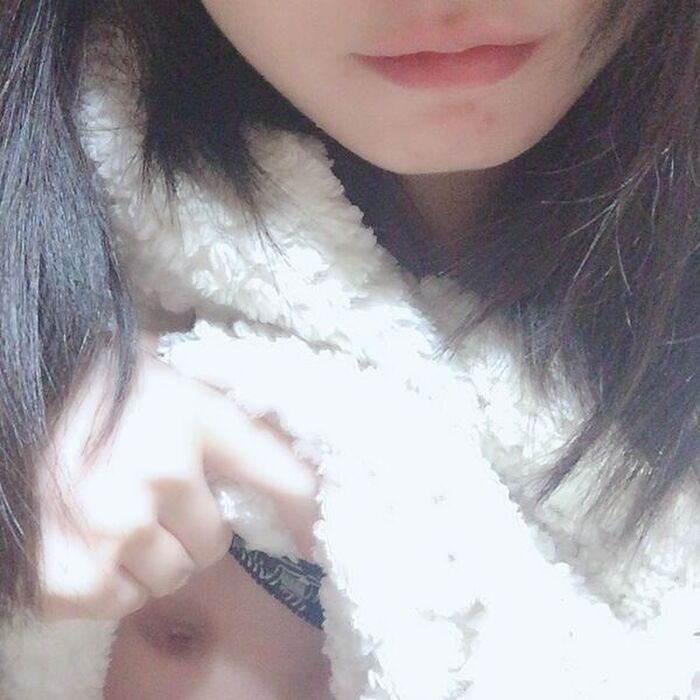 196 amateur naughty photos! Full of selfie images such as half naked and naked from the face! ! 43th image