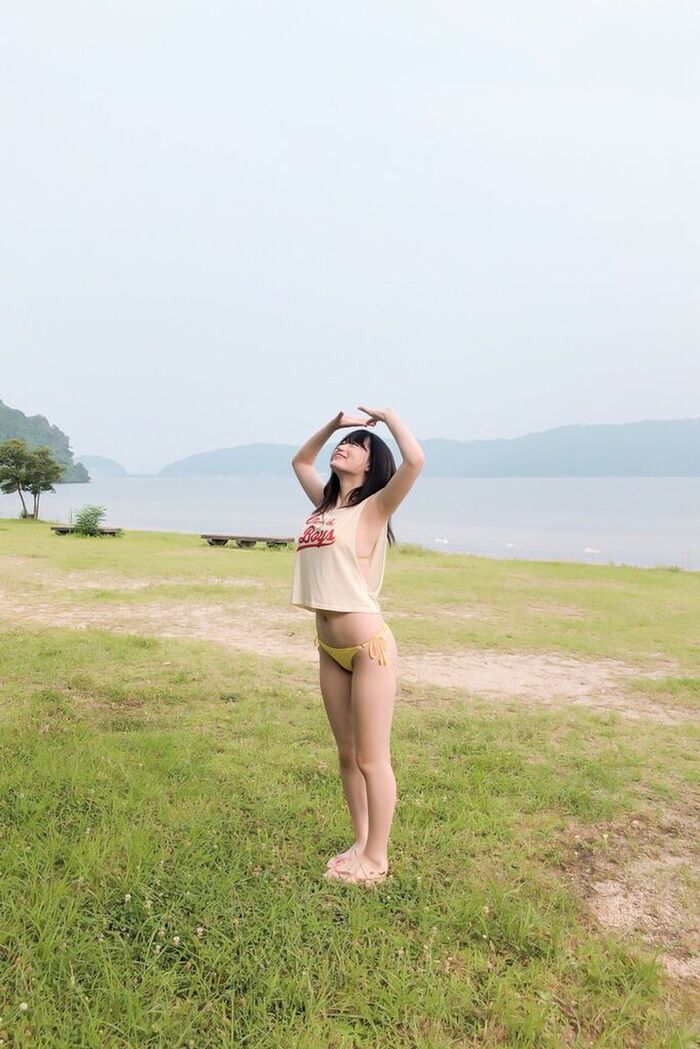 NMB48 Rei Kaminishi, sideways swimming swimsuit is too glamorous! Estimated G cup off-shot images of the 1st photo book are exciting! 27th image