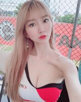 萍萍 Ping Super Chest 仰Mi Long Thigh Car Imitation Army