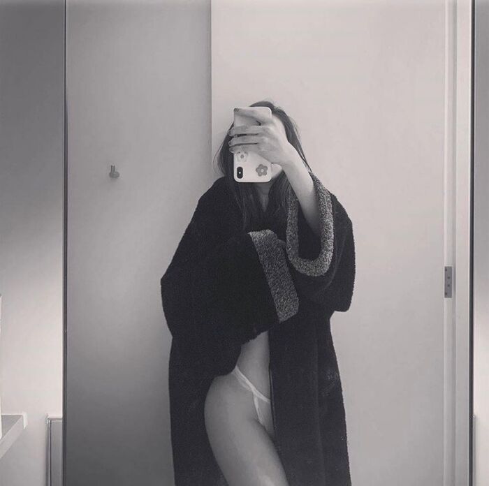 Masaso 曉's half-naked upper 髮 點 slightly shielded 隱 young and present 4th image