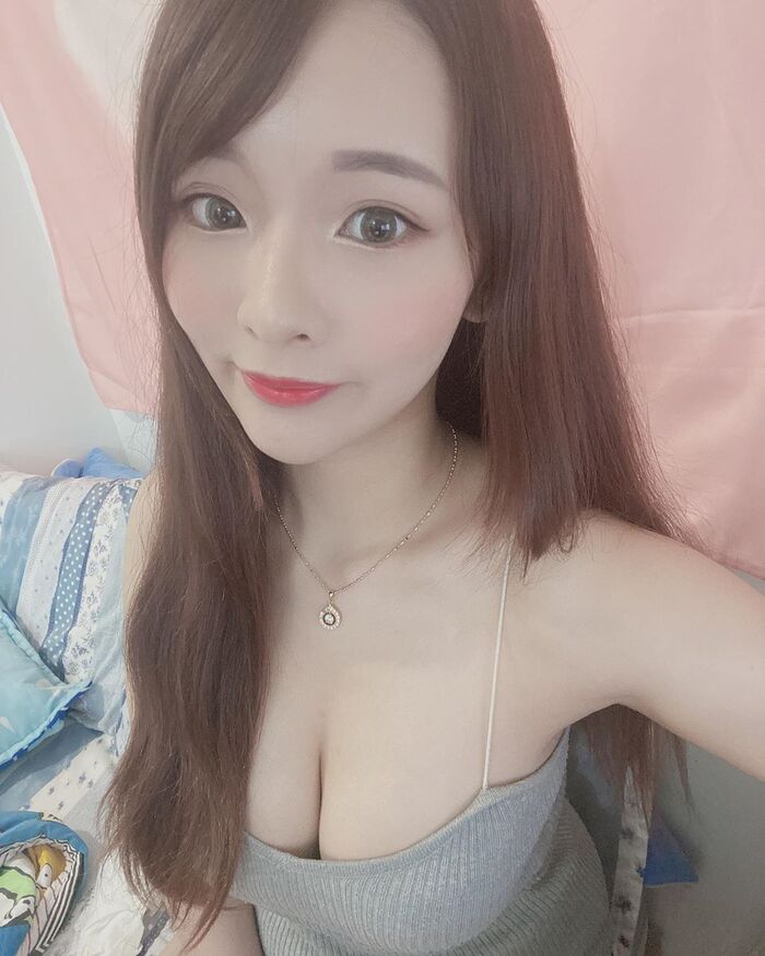 筱穎兒  發育得太好.......路人秒淪陷：是極品 10th image