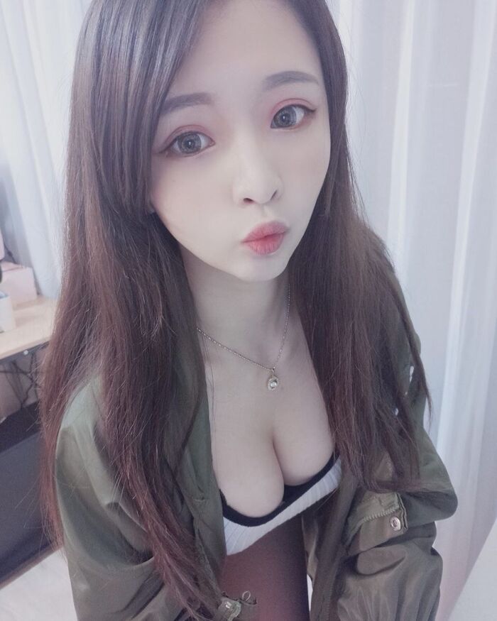 筱穎兒  發育得太好.......路人秒淪陷：是極品 12th image