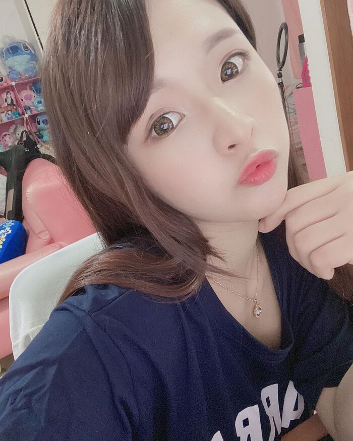 筱穎兒  發育得太好.......路人秒淪陷：是極品 3th image