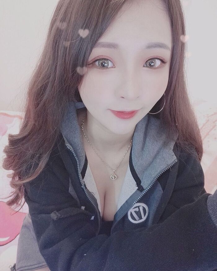 筱穎兒  發育得太好.......路人秒淪陷：是極品 5th image