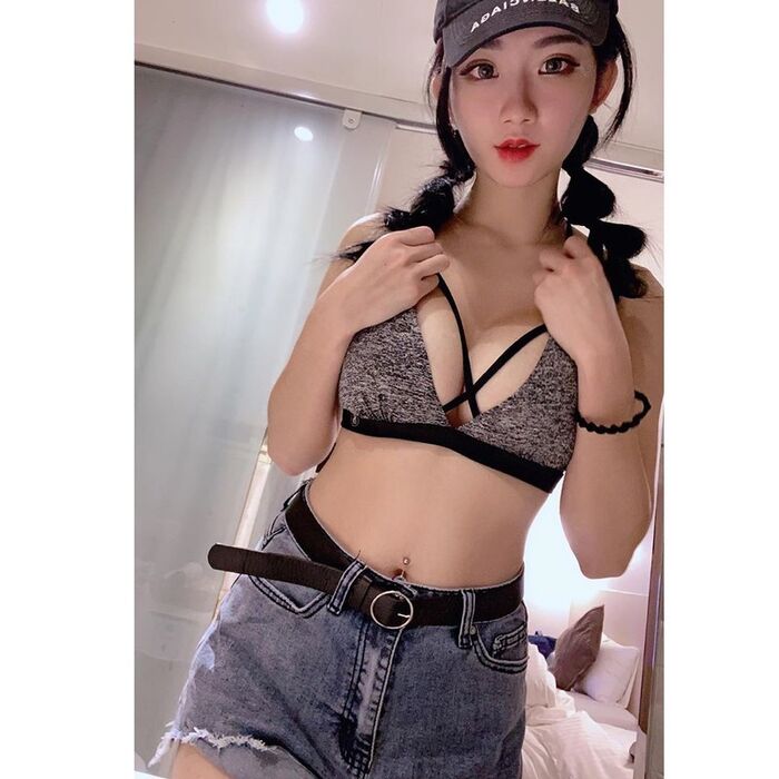 172 Kobun High Challenge G奶 Masa sister 'Stuttering' Bathroom Wearer Self-beat northern hemisphere blue muscle outburst crawling body material Taiso 點 21th image