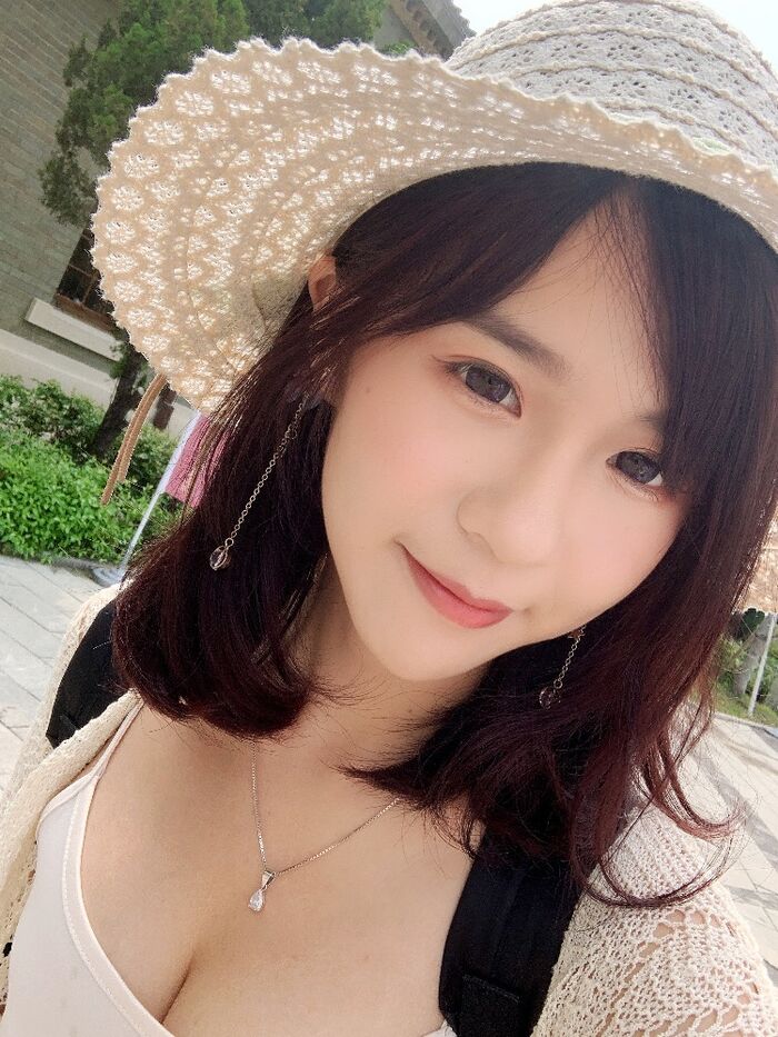 A 顏值 woman in 孩- 曉 Chen 10th image