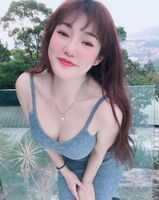 Busty 皙 Raku talented woman Shontelle Shen deep V upper coat left pruning head 髮 deep groove exposure!