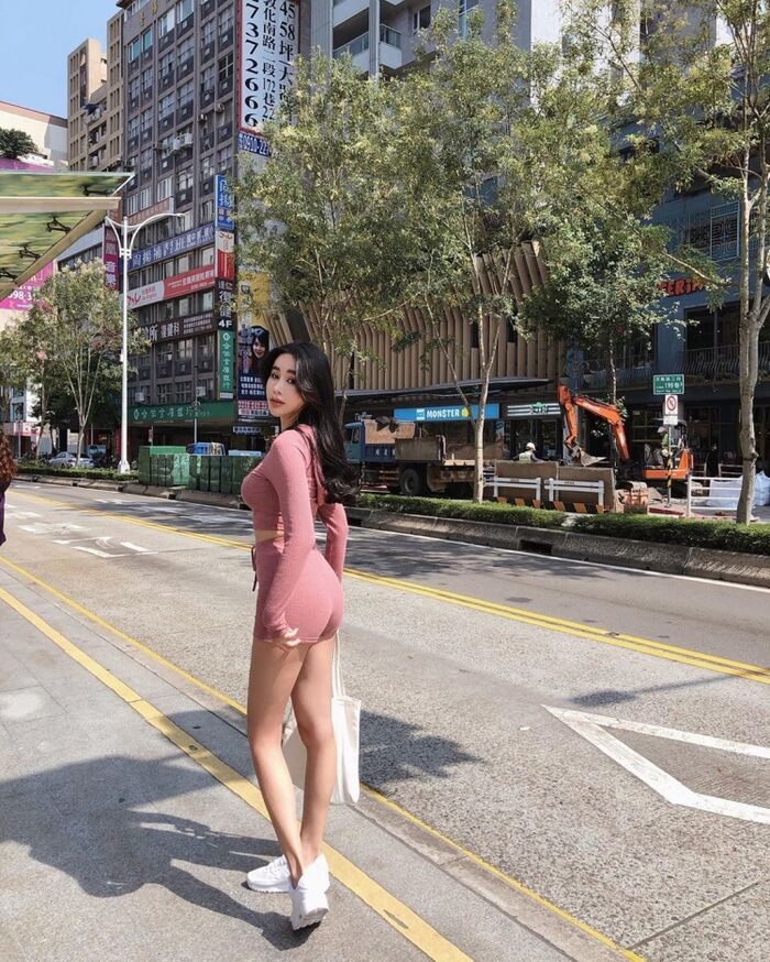 Such a public car, Yano capture 'Beautiful milk old 闆 daughter'! 2th image