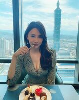 Kisei Masa sister Rebecca 觀 廳 Inparadise feast feast deep V coat exposure deep groove super beauty