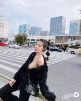 張香香 、台灣正妹是個十足吃貨 中門大開愉快享受Pizza