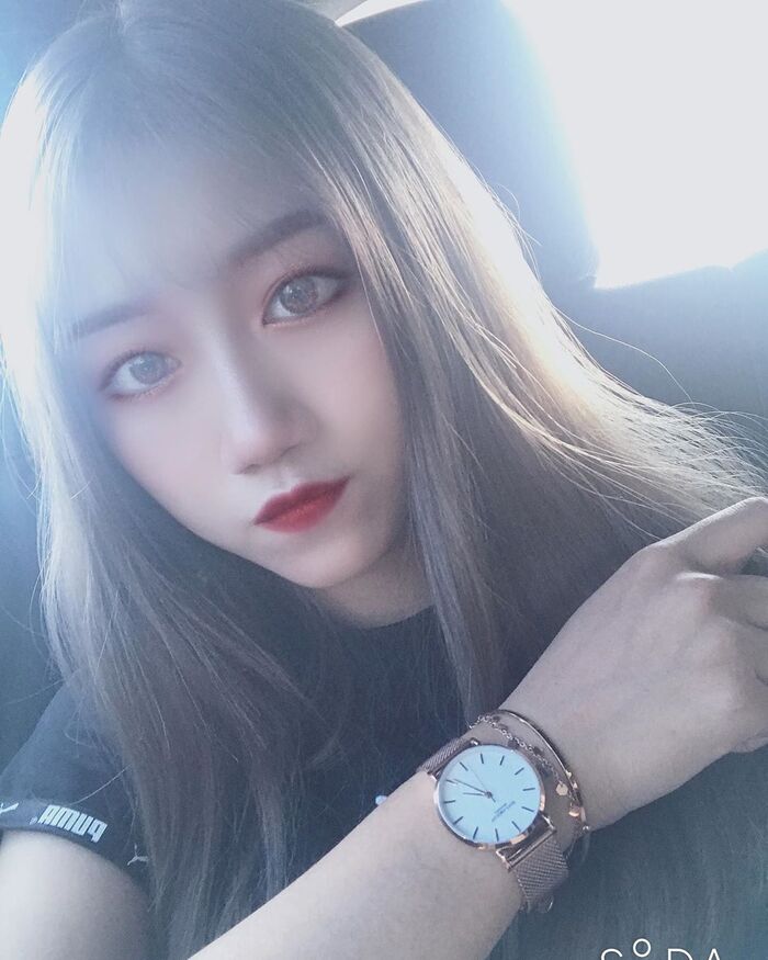 咩咩  甜美女孩 纖細長腿讓人目不轉睛 2th image