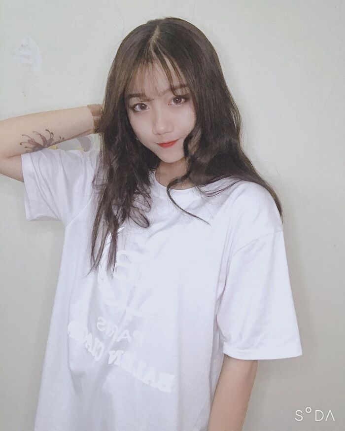 咩咩  甜美女孩 纖細長腿讓人目不轉睛 5th image
