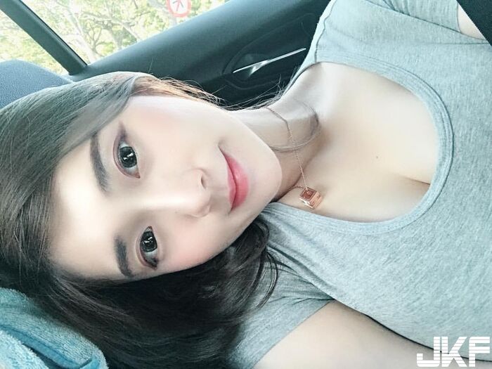 麻豆正妹 Vivian謝薇安 飽滿美乳不管穿甚麼都是撐到極限 9th image