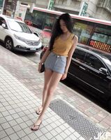 搭 on 窗戶 IG dynamics of the IG 裙 a short Jocelyn_ of the 她 of the outside guarded person line