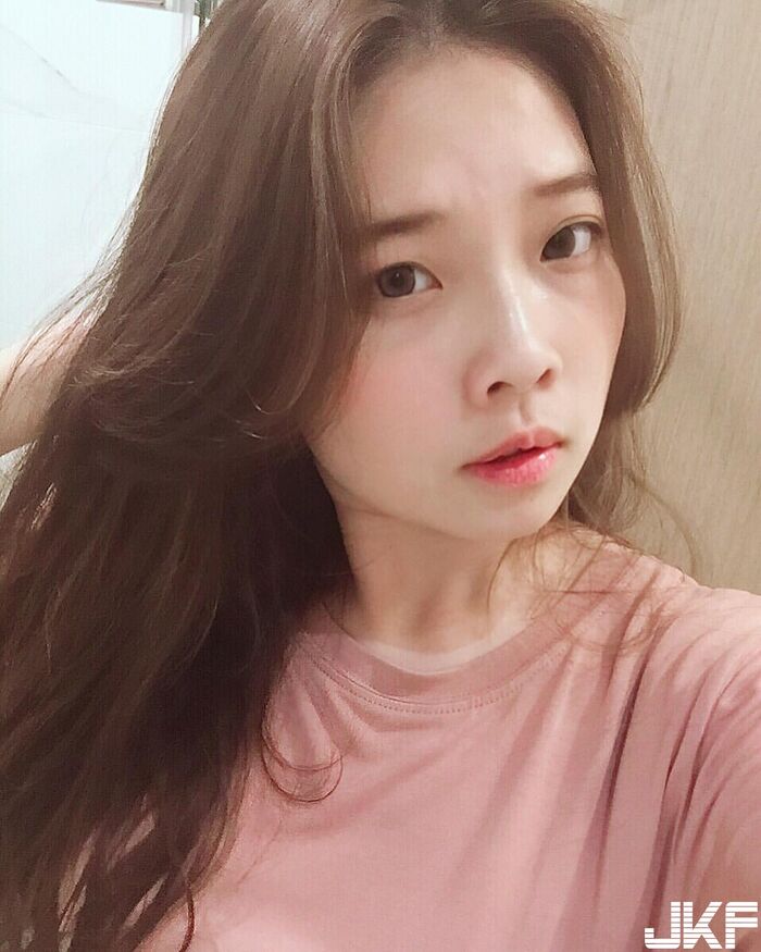 逆天長腿的OL Amber Wang 私下很敢穿！ 2th image