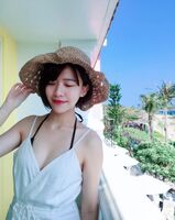清新短髮正妹護士方方(陳柔坊)_褪去上衣泡溫泉...神級美背全都露正翻