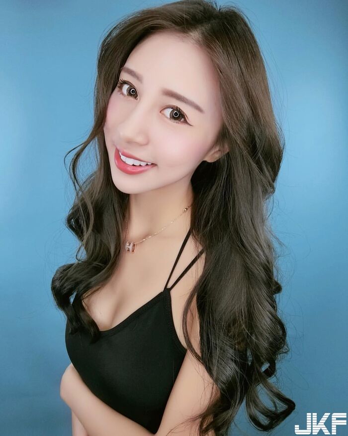 虎航正妹空姐 Rita高鈺雯 炎夏穿上比基尼讓馬兒也看得好開心 17th image