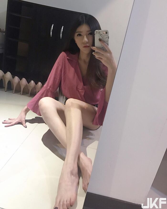 逆襲的白淨大長腿！高空視角賞泳裝美乳_Miki_米奇 2th image