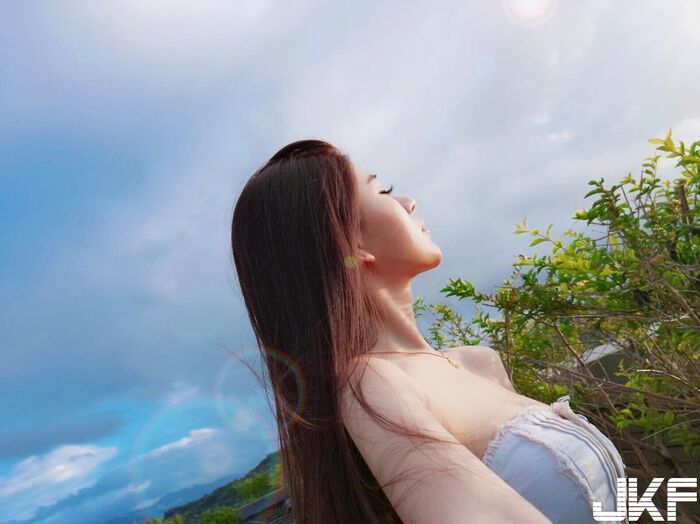 逆襲的白淨大長腿！高空視角賞泳裝美乳_Miki_米奇 8th image