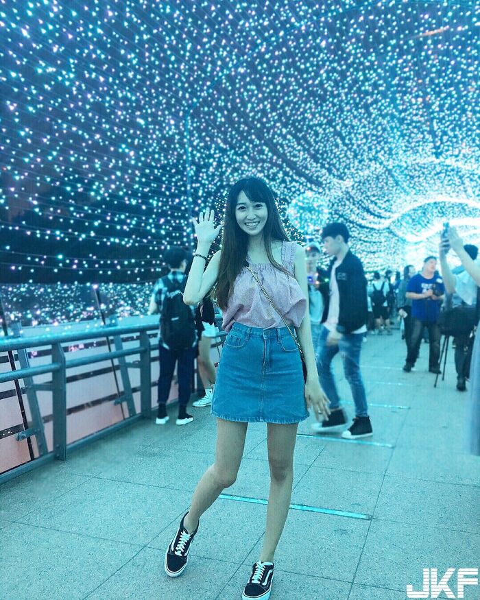 甜美正妹 Yuju Chen  黑色背心小露性感 好迷人... 2th image