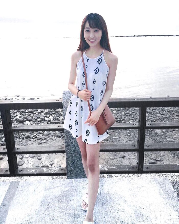 甜美正妹 Yuju Chen  黑色背心小露性感 好迷人... 3th image