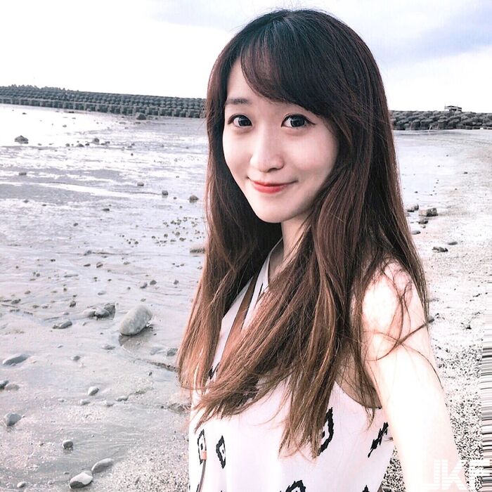 甜美正妹 Yuju Chen  黑色背心小露性感 好迷人... 9th image