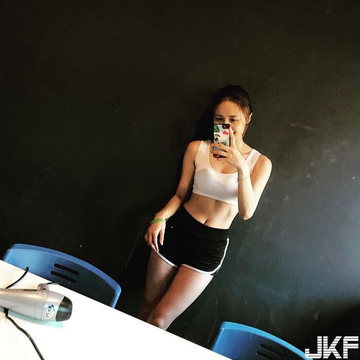 白皙正妹  Hebbe Cheng 魔鬼身材甜美臉蛋 讓人忍不住就... 11th image