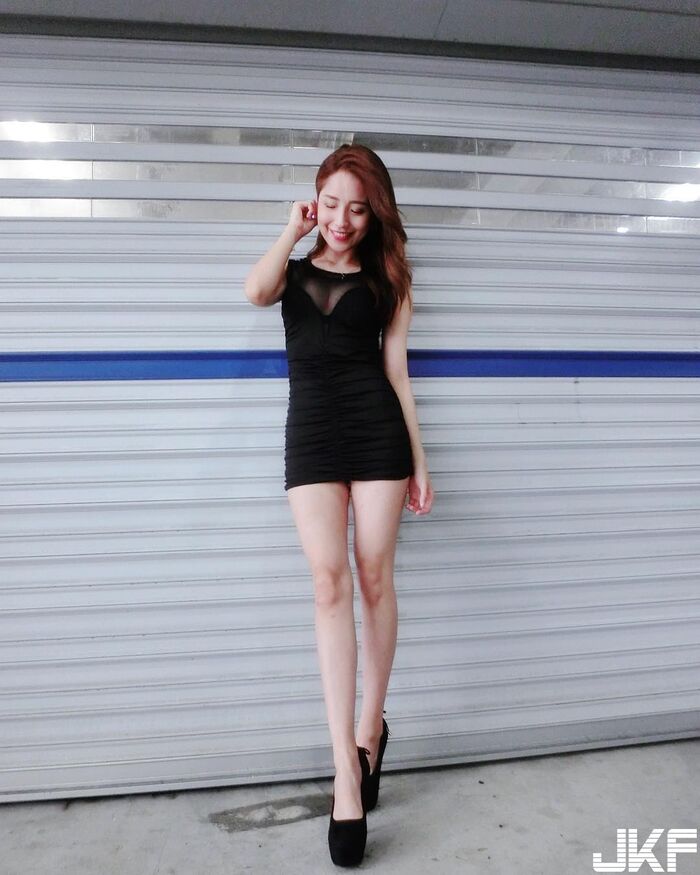 白皙正妹  Hebbe Cheng 魔鬼身材甜美臉蛋 讓人忍不住就... 6th image
