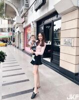 正妹Demi羅依璇(羅羅)養身館按摩自拍一雙白皙修長美腿讓客人都不停在偷瞄