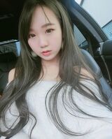 正妹家教Hailee黃曦僾2018年迎新先放送一張黑色爆乳比基尼照