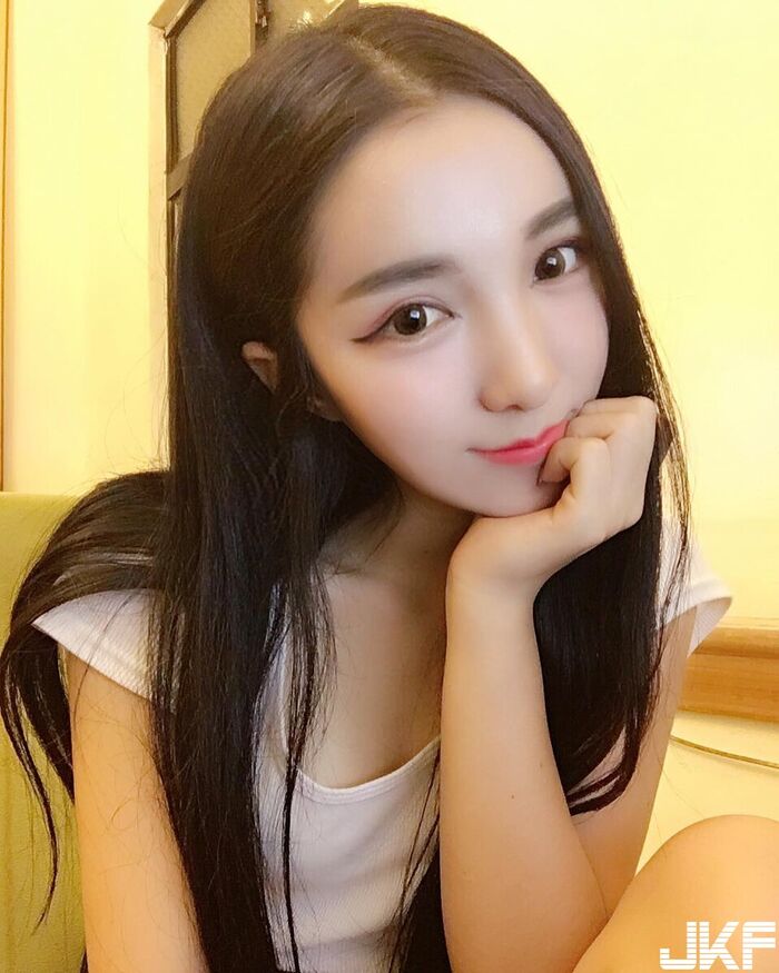 氣質正妹 Xiaomei Yang 甜美可人 可以跟你一起打撞球嗎 15th image
