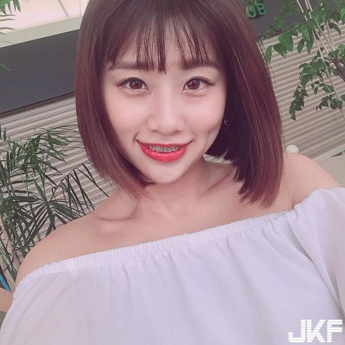 帶牙套的可愛美女  焦凡凡 火辣的身材 加上一雙電力超強的電眼  讓人熱血沸騰阿..... 11th image