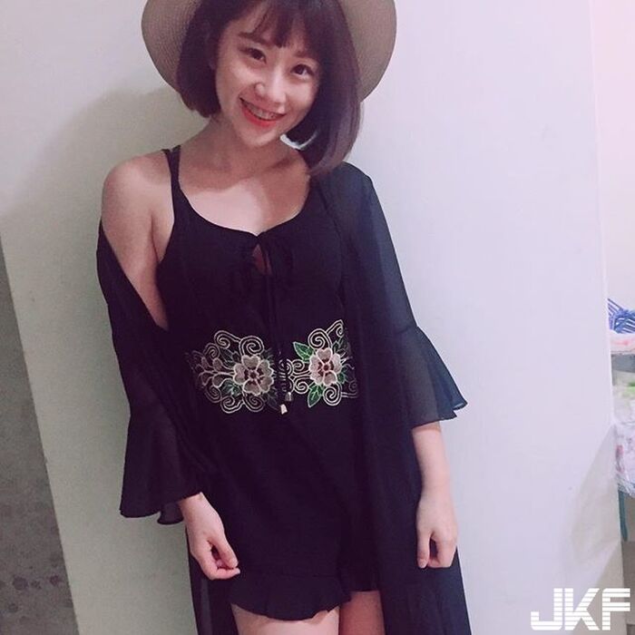 帶牙套的可愛美女  焦凡凡 火辣的身材 加上一雙電力超強的電眼  讓人熱血沸騰阿..... 9th image