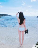 G Milk Sister Zhang 瑜 On The Sea Sea Nada On The Big Base 帶 Shoulder 撐 No Living Crawling Explosion Feeling