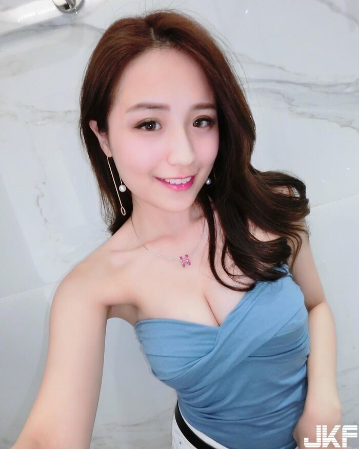 Positive sister Hebbe Cheng thin stenosis裙 self-beat tyrhrower young 隱 young 讓 blood gushing nosebleed 12th image
