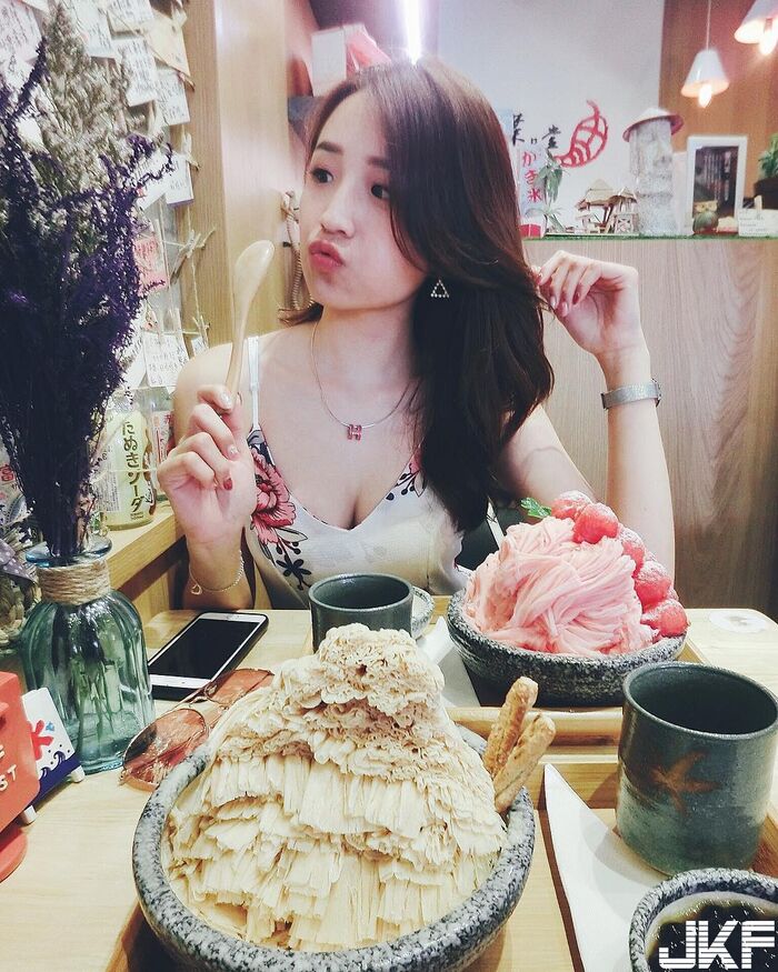 Positive sister Hebbe Cheng thin stenosis裙 self-beat tyrhrower young 隱 young 讓 blood gushing nosebleed 21th image