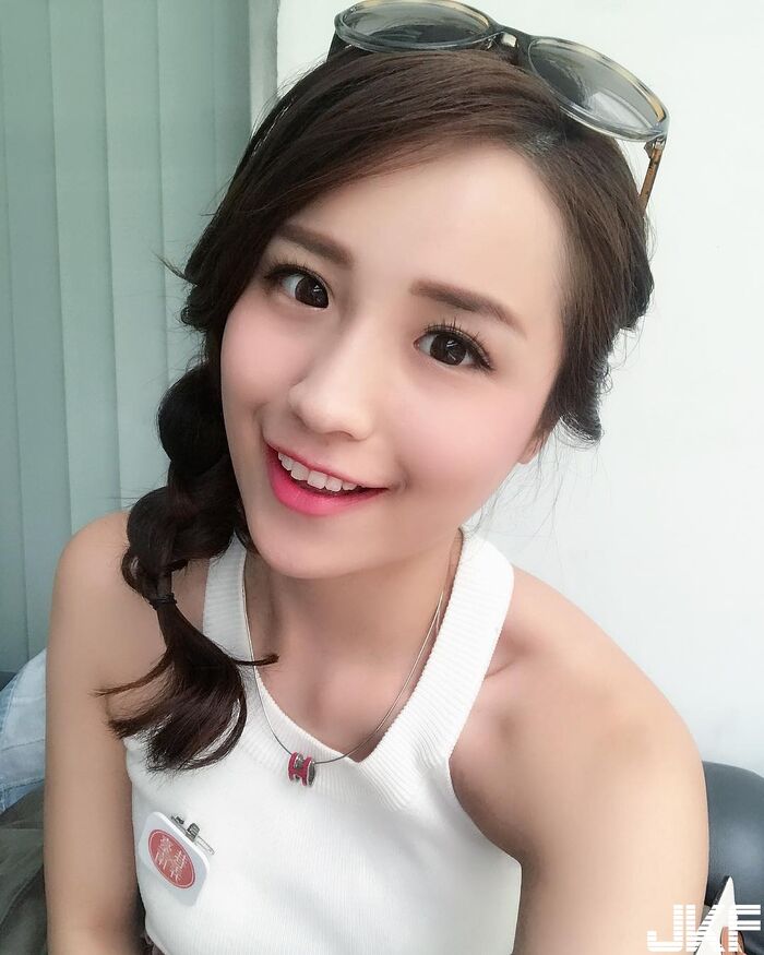 Positive sister Hebbe Cheng thin stenosis裙 self-beat tyrhrower young 隱 young 讓 blood gushing nosebleed 27th image
