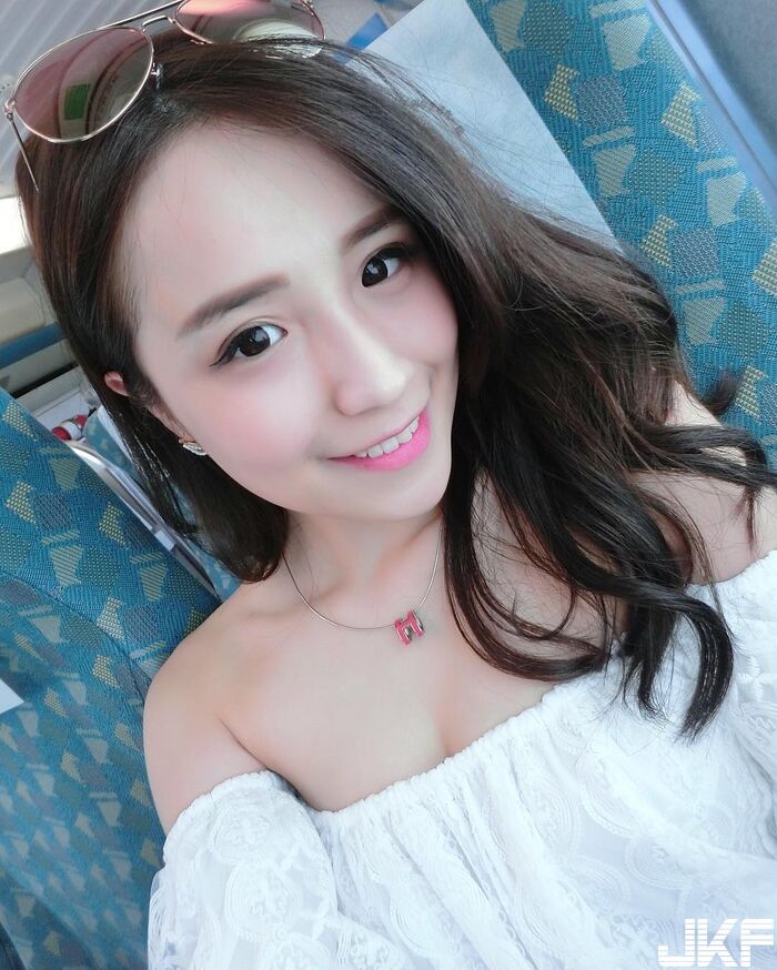 Positive sister Hebbe Cheng thin stenosis裙 self-beat tyrhrower young 隱 young 讓 blood gushing nosebleed 3th image