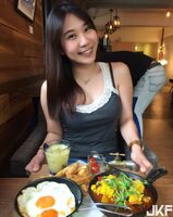 "Nakami Heki 絲" 歐 beautiful woman reporter 吳 烘 點卻 self-她 and 撐 explosive upper coat