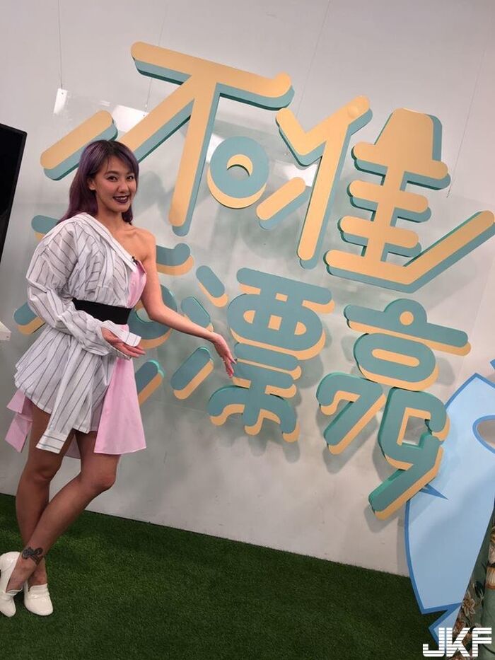 劉雨柔背心側乳全露沒穿胸罩雪白C乳「激凸」啦 36th image