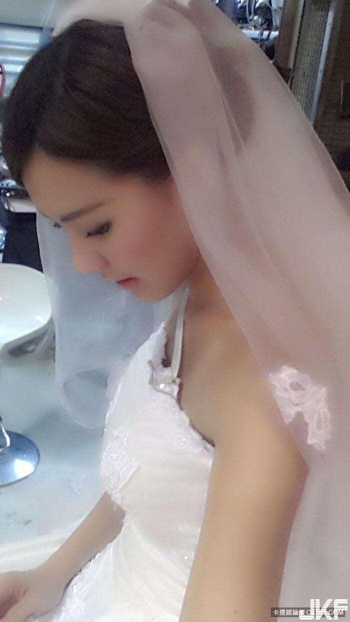 劉雨柔背心側乳全露沒穿胸罩雪白C乳「激凸」啦 49th image