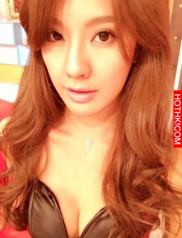 劉雨柔背心側乳全露沒穿胸罩雪白C乳「激凸」啦 5th image