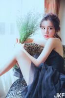 科技公司業務~黃圓媛(Vivian)~有白皙的皮膚及比例極好的長腿