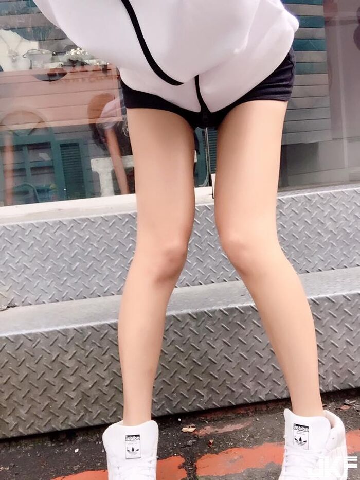 G奶甜心幫安希「鏤空毛衣中門大開唱歌」渾圓飽滿巨乳感覺唱起歌會很有power 42th image