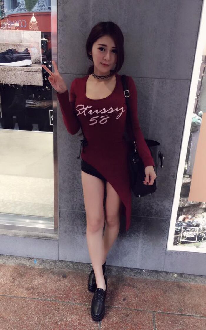 G奶甜心幫安希「鏤空毛衣中門大開唱歌」渾圓飽滿巨乳感覺唱起歌會很有power 51th image