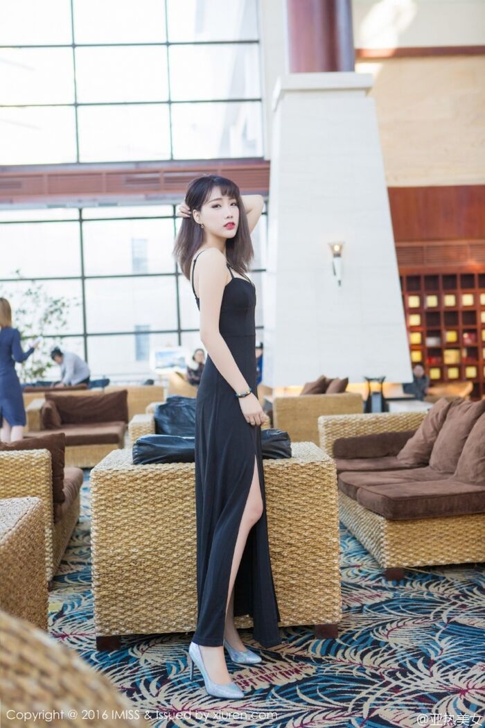 Beautiful Woman Zhu Wakan high challenge good body material. An anti-裙-opening fork 3th image
