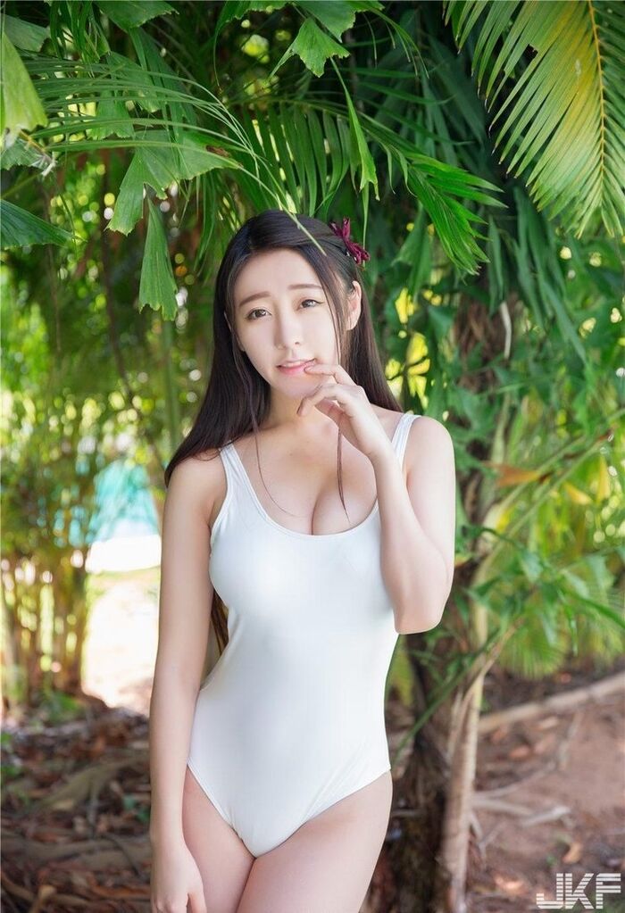小蘿莉朵比dobby戶外沙灘大奶寫真 2th image
