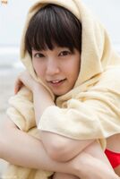 治癒系美女難得小露性感..但竟然還是清純！日本嫩模 吉岡裡帆的清涼寫真 肌膚白皙稚嫩正翻啦！