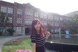 32D奶超甜美女神~小燕~公園甜美照 灰色毛衣讓好身材意外現出